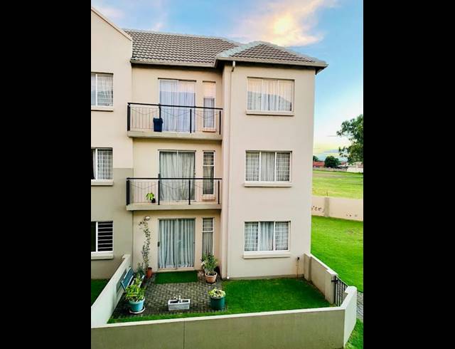 2 BEDROOM TOWNHOUSE FOR SALE IN KLIPPOORTJIE
